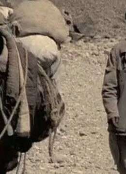 为蓝色石头而跋涉阿富汗的天青石